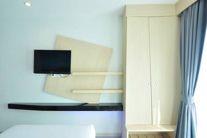 Room 10 of 77