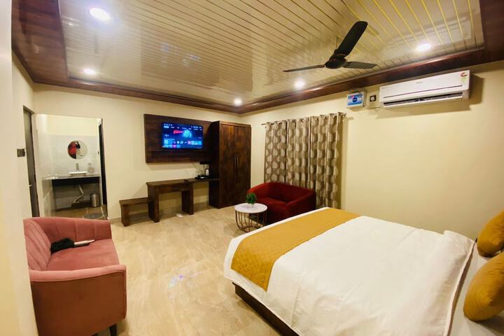 Room 6 of 24