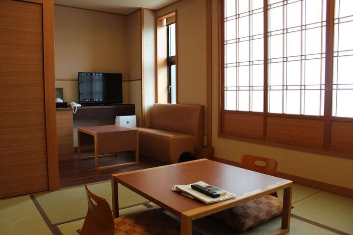 Room 4 of 40