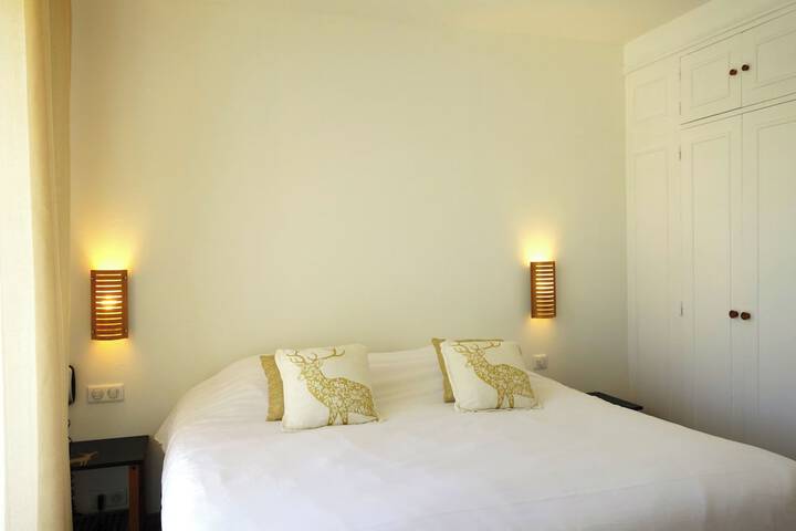 Room 10 of 52