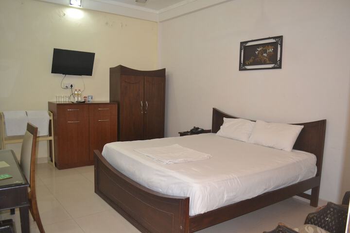 Room 8 of 14