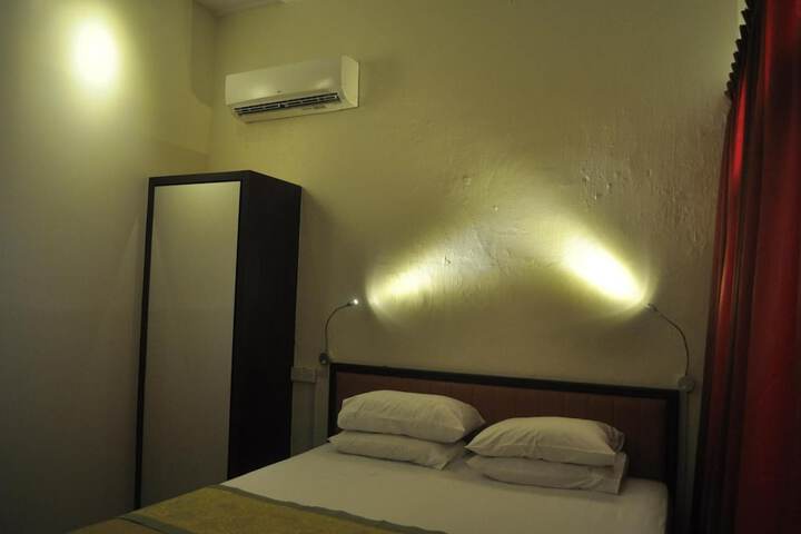 Room 15 of 128