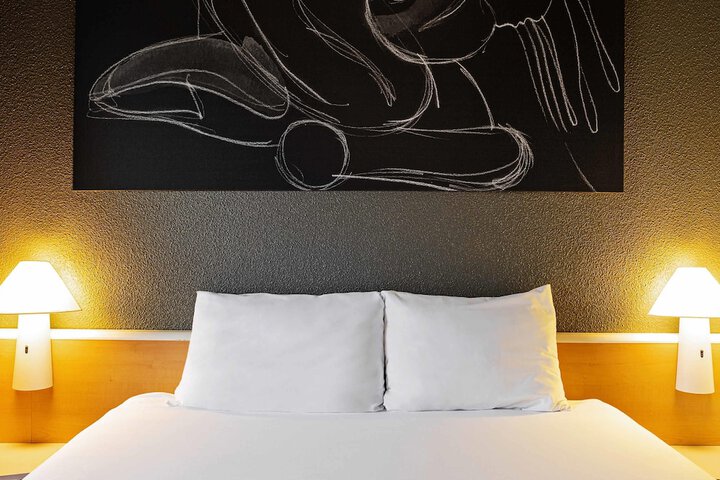 Room 4 of 34