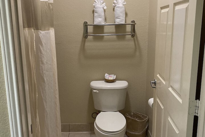 Room 3 of 17