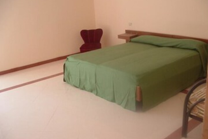 Room 13 of 22