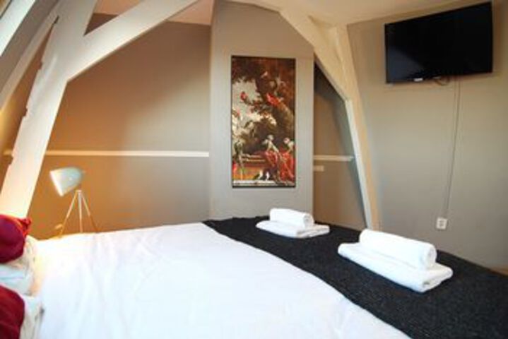 Room 28 of 42