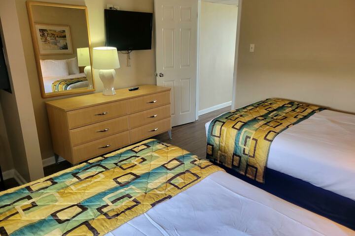 Room 3 of 44
