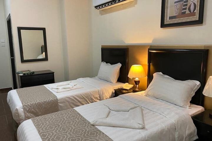 Room 4 of 13
