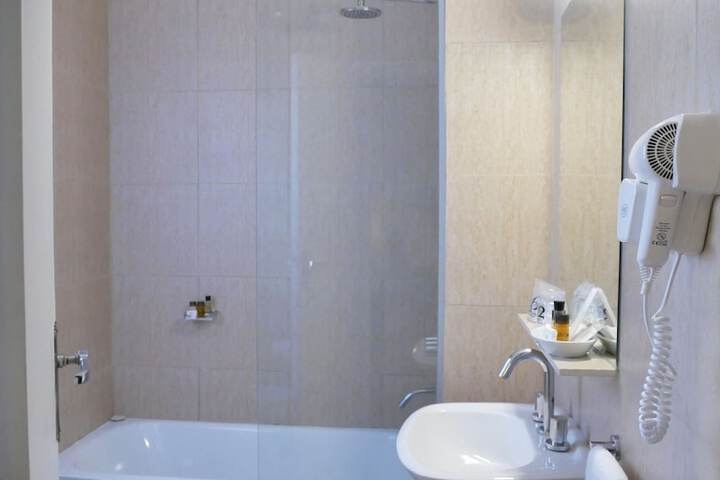 Room 15 of 25