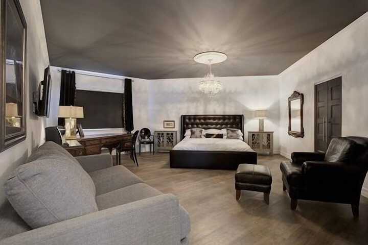 Room 32 of 50