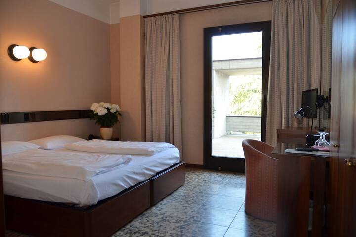 Room 4 of 70