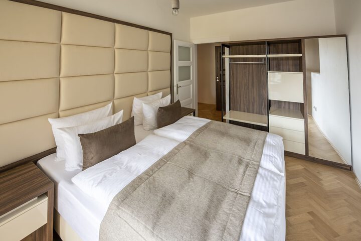 Room 32 of 141
