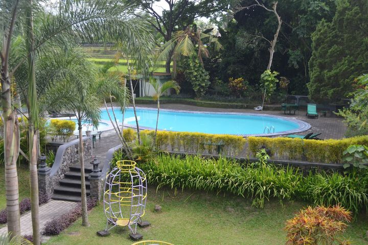 Pools & Facilities