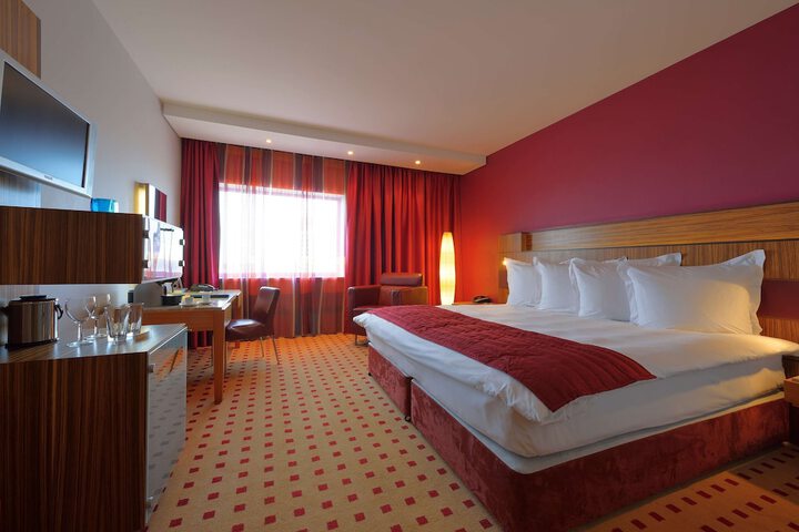 Room 14 of 36