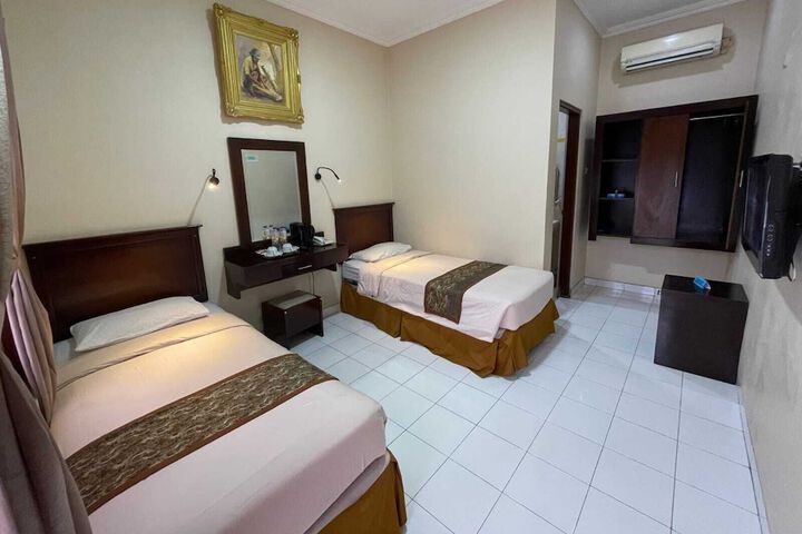 Room 8 of 49