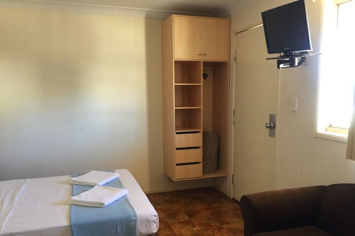 Room 12 of 80
