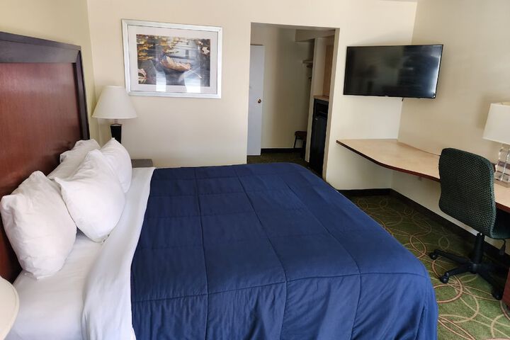 Standard | King Bed (1 of 6)