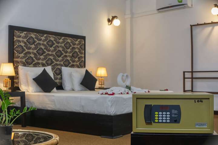 Room 9 of 33