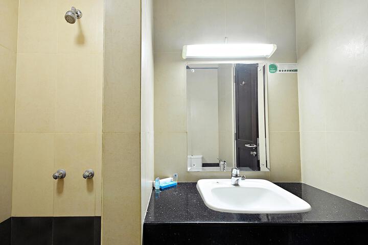 ZEN Rooms Basic Cikini Syariah
