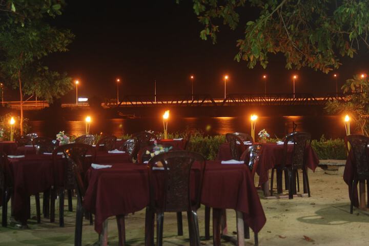 Dining 65 of 75