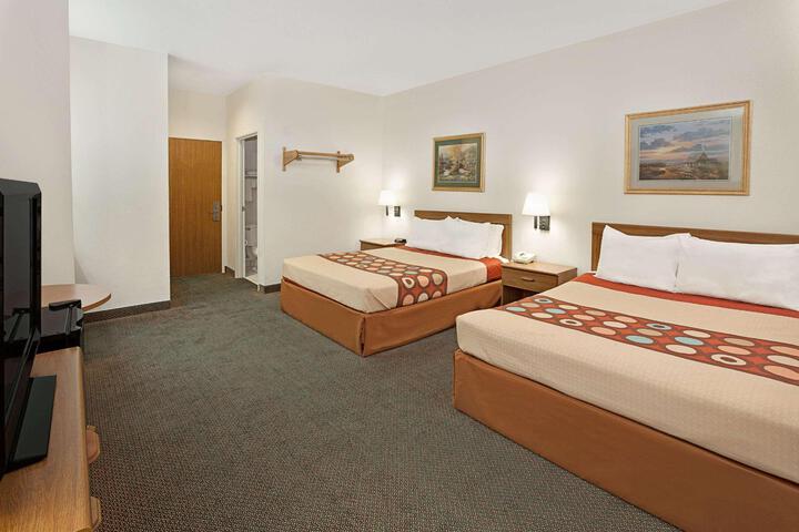 1 Queen Bed (6 of 12)