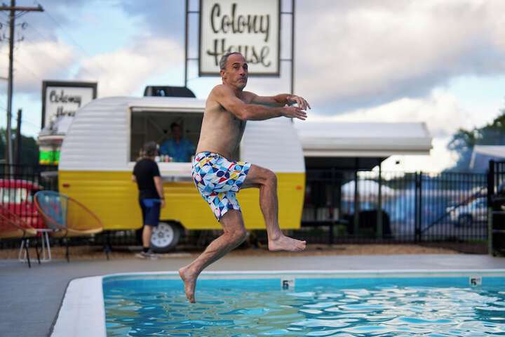 Pool 25 of 39