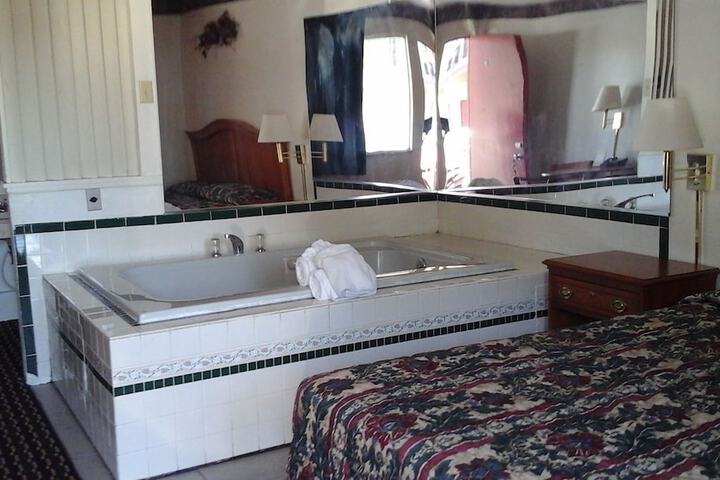 Hot Tub 26 of 34