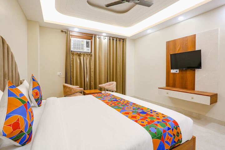 Room 15 of 25