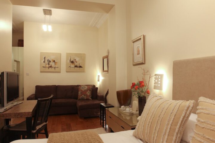 Room 44 of 100
