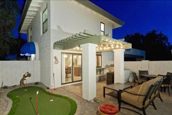 Exterior of 19th Hole 2 Bedroom by Casago
