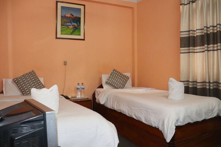 Room 9 of 32