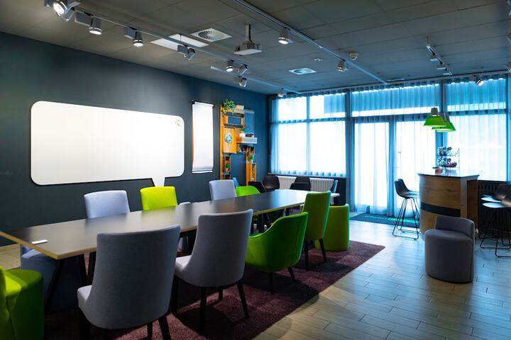 Business Center 214 of 233