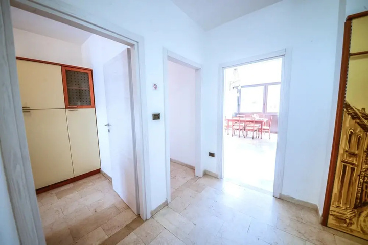 Room 11 of 20