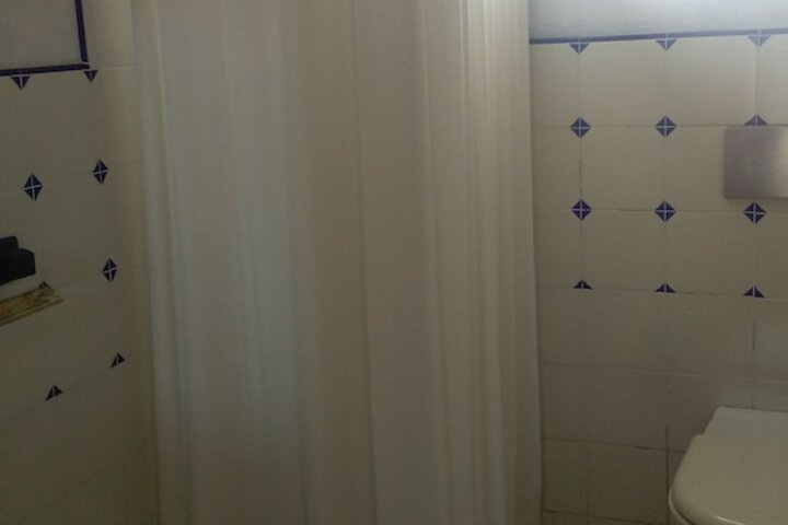 Room 13 of 20