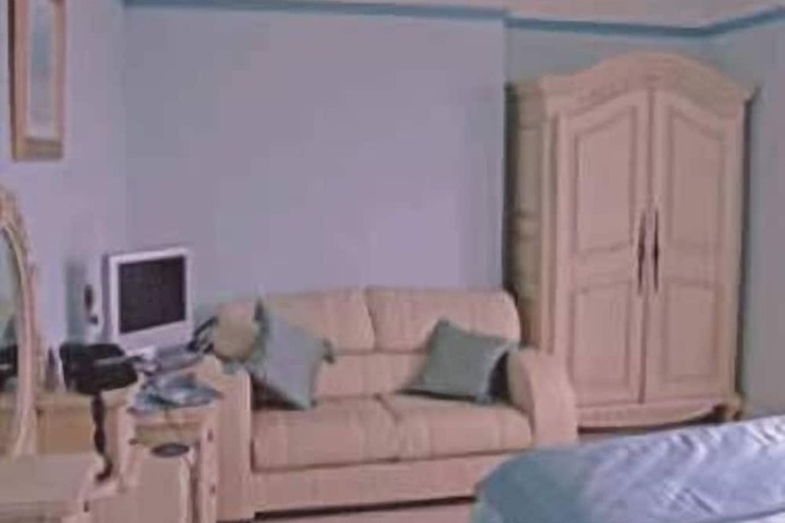 Room 5 of 18