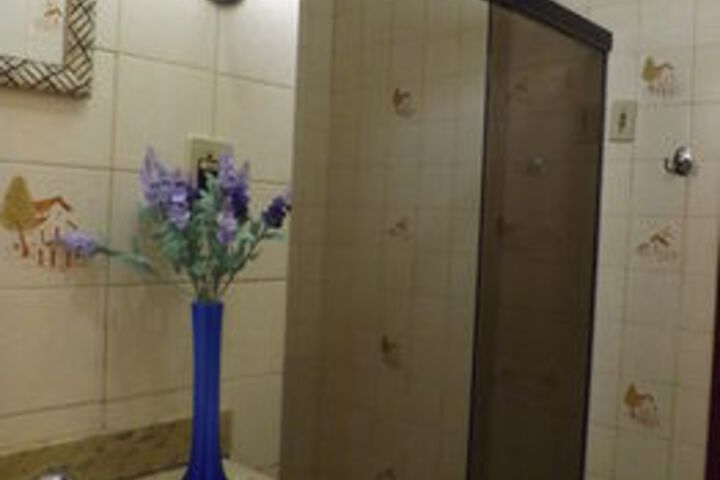 Room 9 of 30