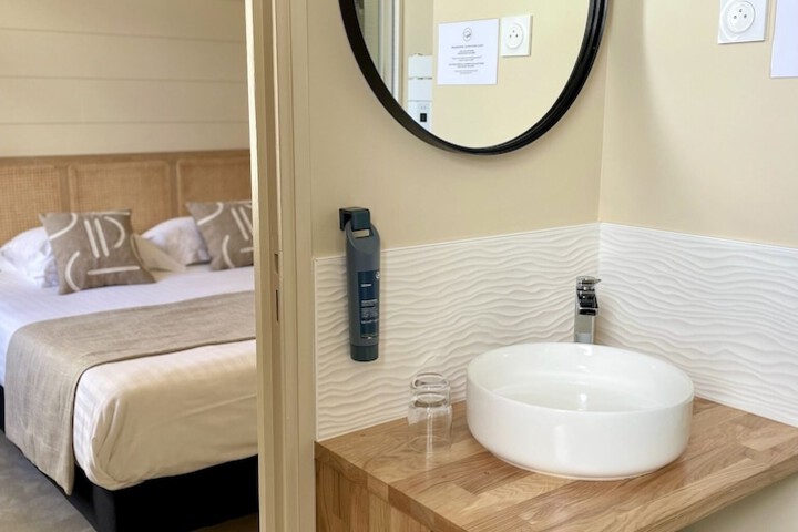 Room 28 of 46