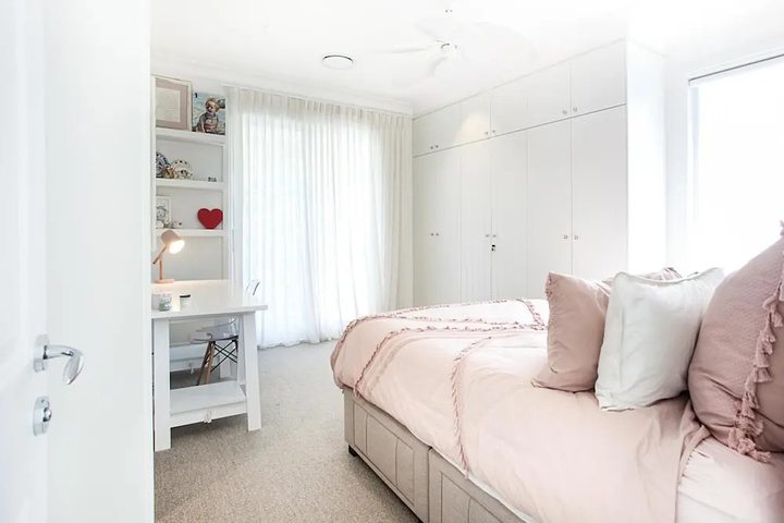 Room 6 of 17