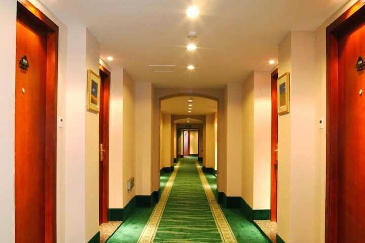 Ballroom/Hall 49 of 52