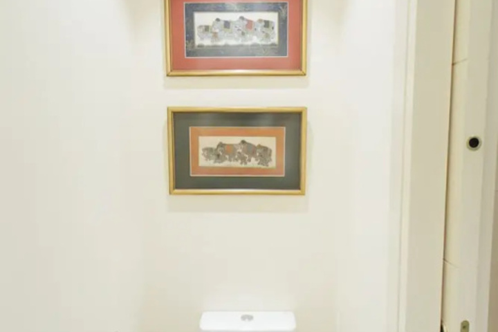 Room 6 of 11