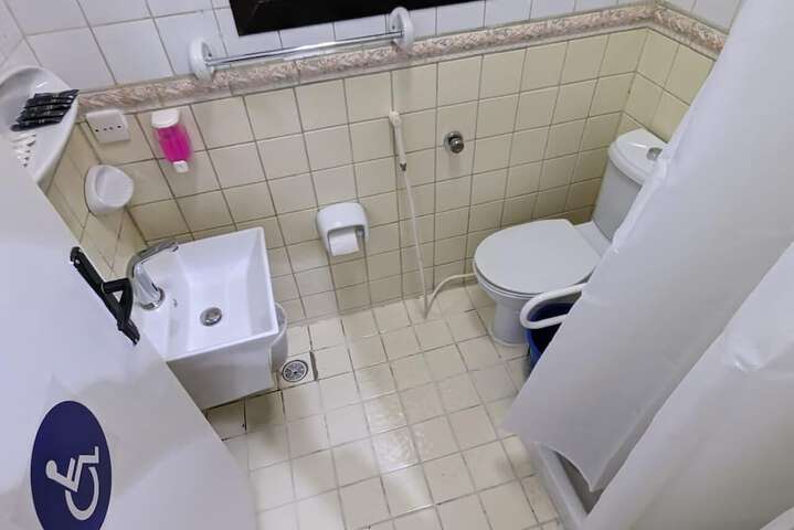 Room 6 of 8