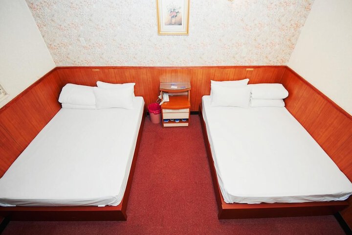 Room 16 of 27