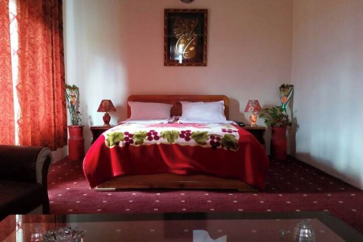 Room 33 of 47