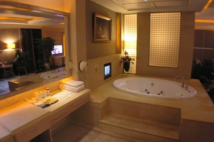 Room 40 of 52