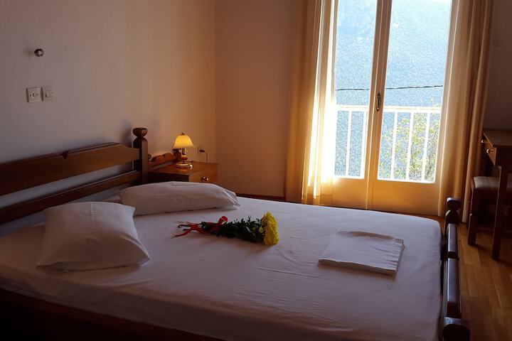 Room 10 of 64