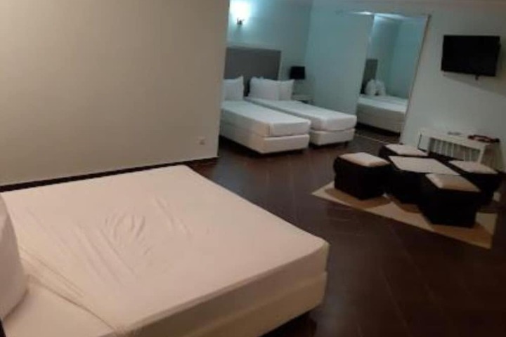 Room 11 of 38