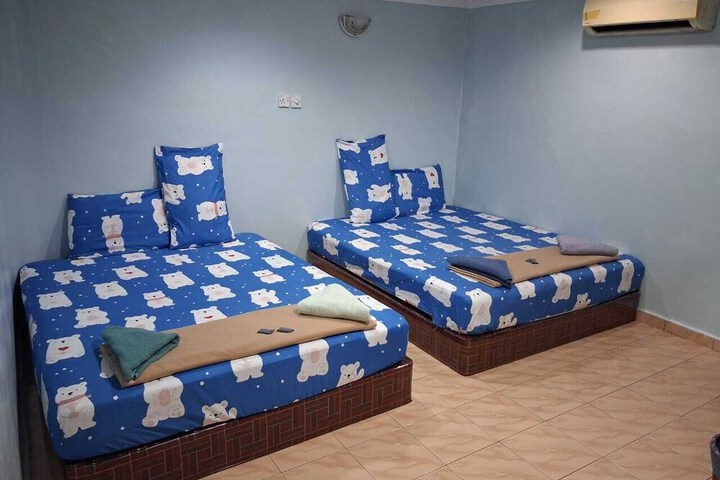 Room 6 of 14