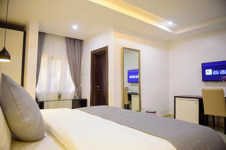 Room 4 of 37