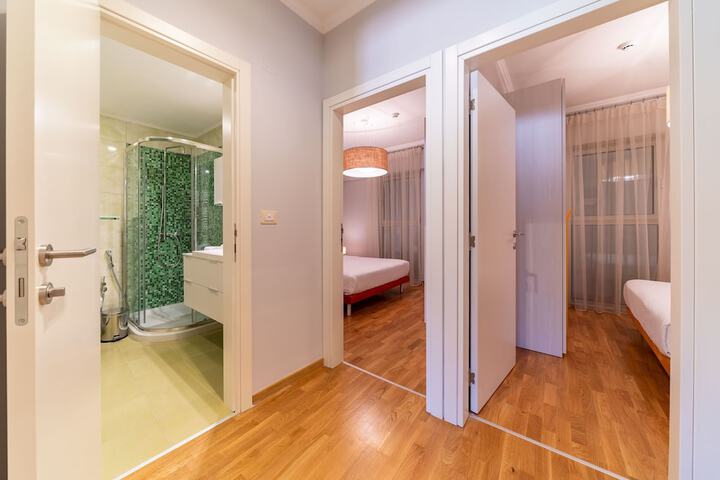 Room 7 of 150