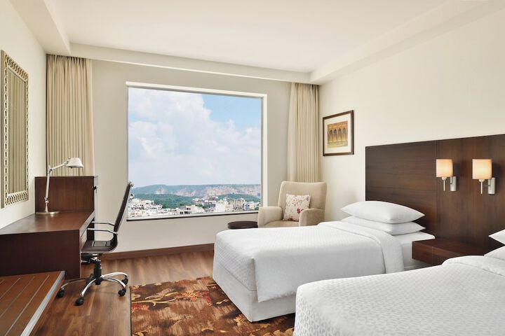 Room 12 of 42